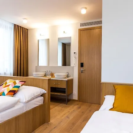 Raj Zdravia Hotel *